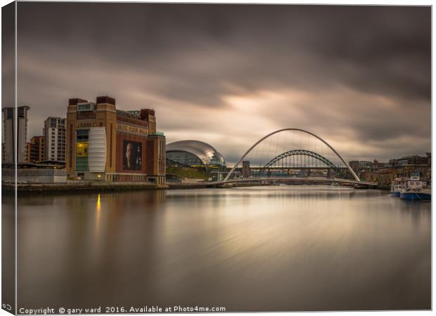 Newcastle Quayside at sunset Canvas Print by gary ward