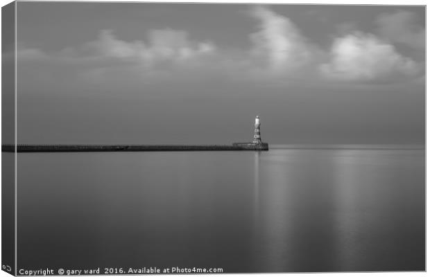 Roker Pier and Lighthouse, Sunderland Canvas Print by gary ward