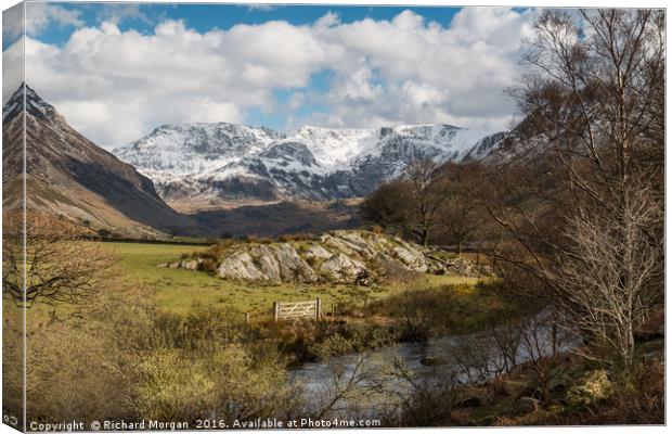 Snow covered mountains in the Ogwen Valley, Snowdo Canvas Print by Richard Morgan