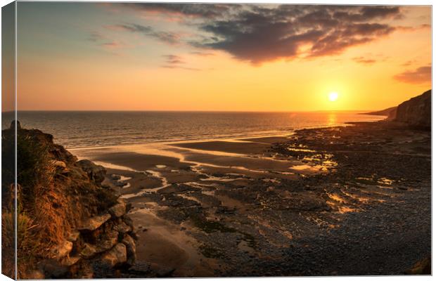 Dunraven Bay, South Wales. Canvas Print by Richard Morgan