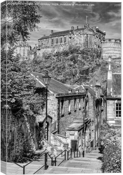 The Vennel and Edinburgh Castle (black and white) Canvas Print by Angus McComiskey