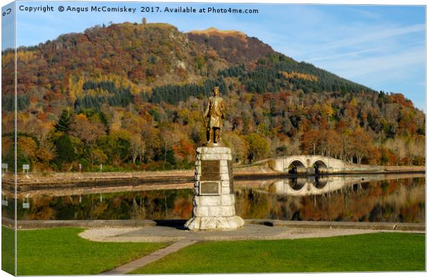 Inveraray war memorial Canvas Print by Angus McComiskey