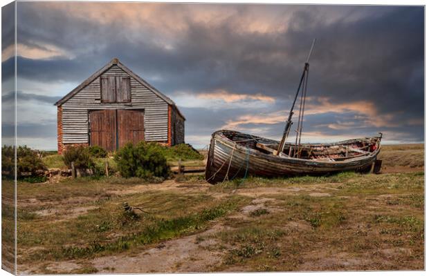 thornham coal barn Canvas Print by Kevin Snelling