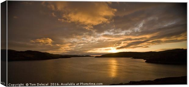 Golden sunset at Loch Cairnbawn Canvas Print by Tom Dolezal