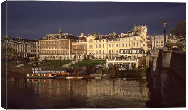 England: Stormy sky over Richmond-on-Thames, Surre Canvas Print by David Bigwood
