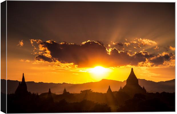 Bagan, Temples, Myanmar, Sunset Canvas Print by James Reed