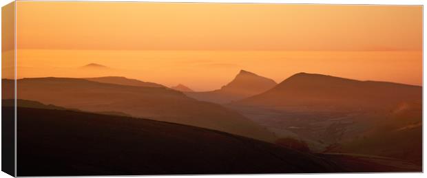 Towards Chrome Hill, Peak District, dawn Canvas Print by geoff shoults