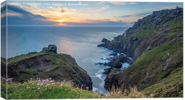 The dramatic Cornish coastline, near Lands End Canvas Print by Gary Parker
