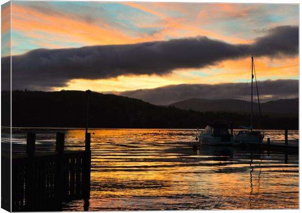 Sunset in the Lake District Canvas Print by Elaine Dugdill