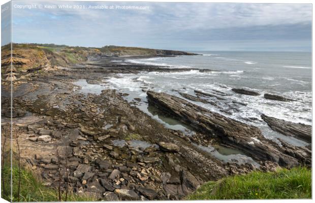 Howick coastline in Northumberland Canvas Print by Kevin White