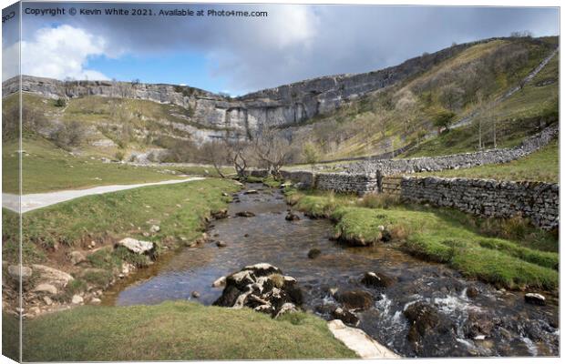 Malham Cove Yorkshire Dales Canvas Print by Kevin White