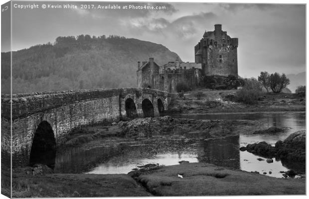 Eilean Donan Castle at dusk Canvas Print by Kevin White