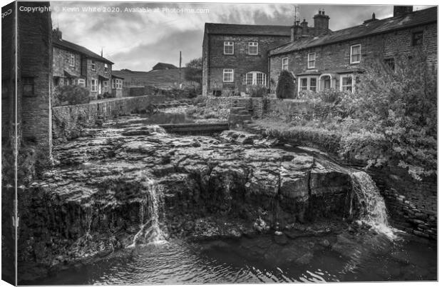 Hawes waterfall in black and white Canvas Print by Kevin White