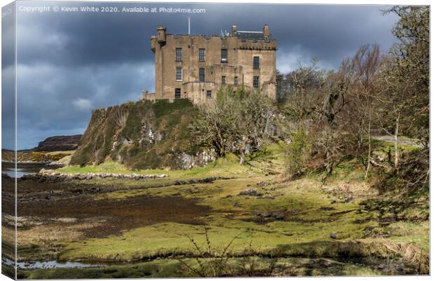 Dunvegan Castle by the sea Canvas Print by Kevin White