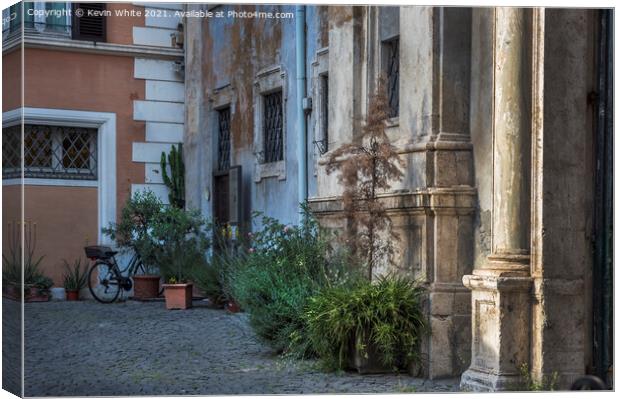 Italian court yard Rome Canvas Print by Kevin White