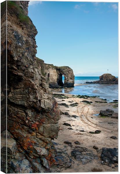 Perranporth rock arch Canvas Print by Linda Cooke