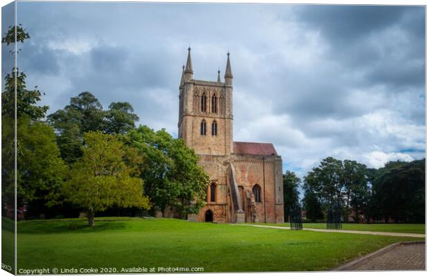 Pershore Abbey in Summer Canvas Print by Linda Cooke