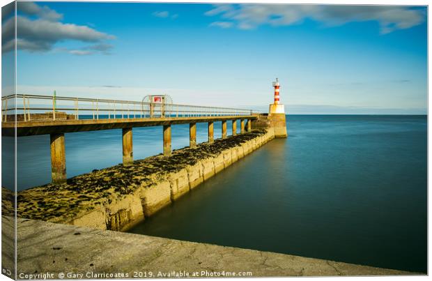 Amble Lighthouse Canvas Print by Gary Clarricoates