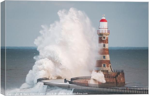 Roker Lighthouse Canvas Print by Gary Clarricoates