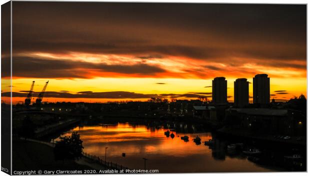 A New Day dawns at Sunderland Canvas Print by Gary Clarricoates