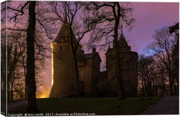 Castell Coch Canvas Print by tony smith