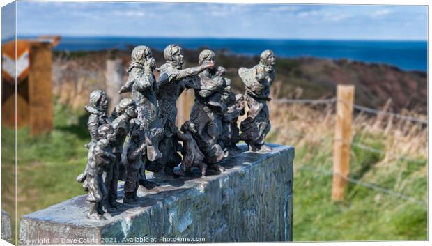 Fisher Wives Statues commemorating loss of 189 fisherman during the great storm of 1881 Canvas Print by Dave Collins