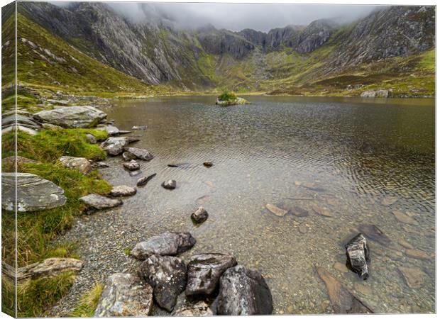 Llyn Idwal in the Cwm Idwal National Reserve. Canvas Print by Colin Allen