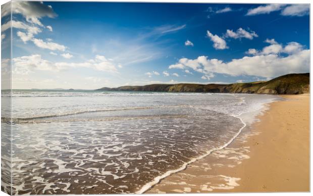 The Beach at Newgale in October. Canvas Print by Colin Allen