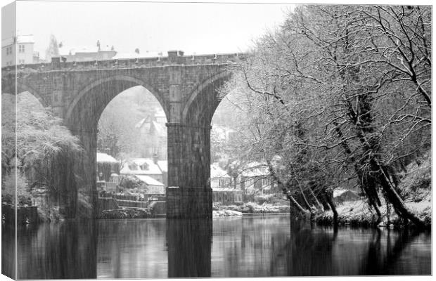 Knaresborough Viaduct in winter snow Canvas Print by mike morley