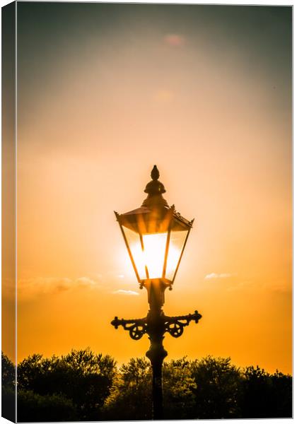 the setting sun behind a street light in Knaresborough Canvas Print by mike morley