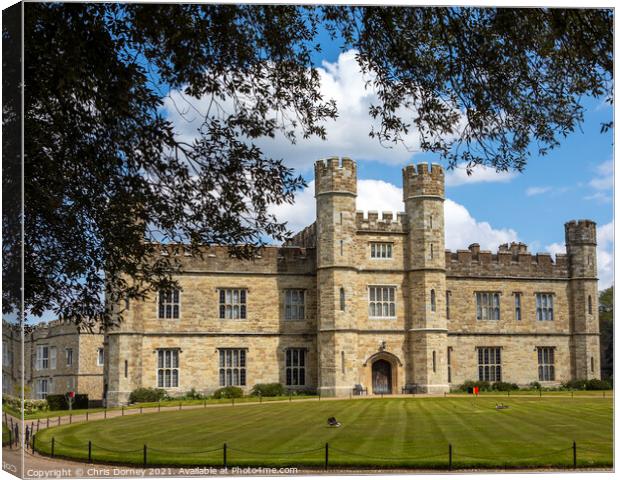 Leeds Castle in Kent, UK Canvas Print by Chris Dorney