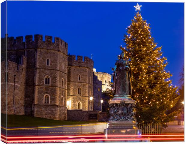 Christmas at Windsor Castle in Berkshire, UK Canvas Print by Chris Dorney