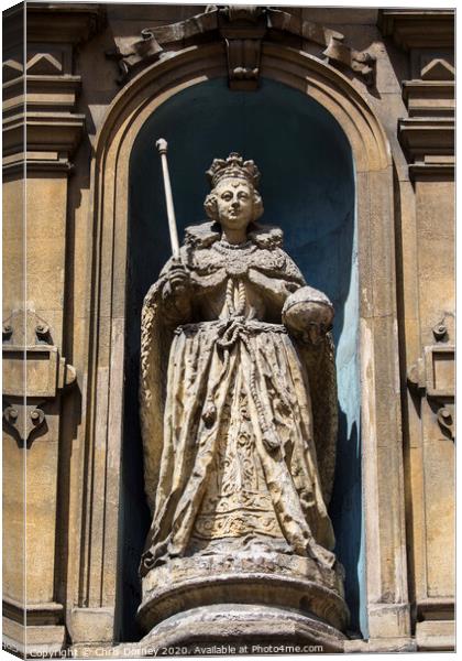 Queen Elizabeth I Statue on Fleet Street in London Canvas Print by Chris Dorney