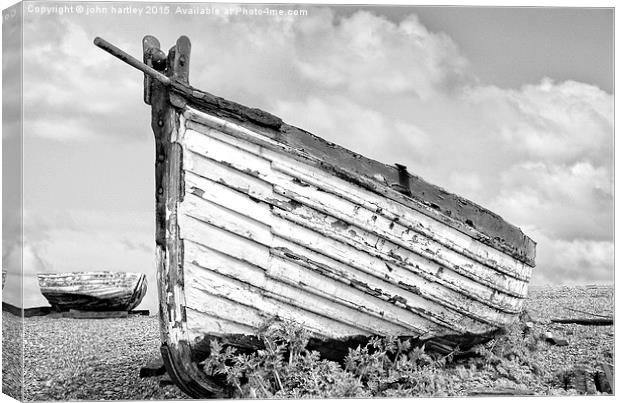 Old disused longshore fishing boats at Aldeburgh i Canvas Print by john hartley