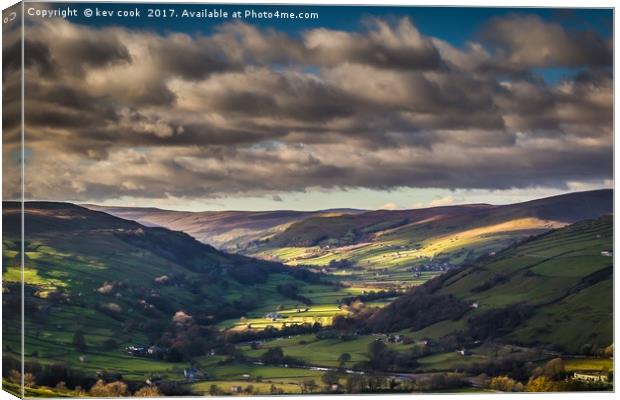 low light at Gunnerside. Canvas Print by kevin cook