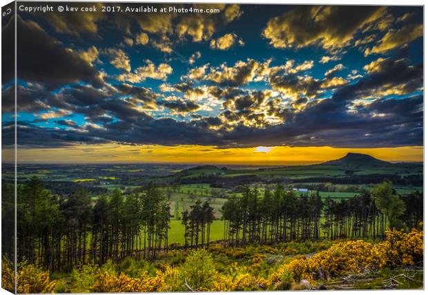 Sunset at Roseberry topping Canvas Print by kevin cook