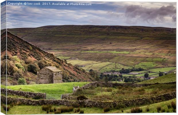 Thwaite Barn Canvas Print by kevin cook