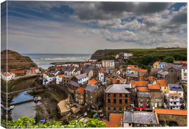 Staithes rooftops Canvas Print by kevin cook