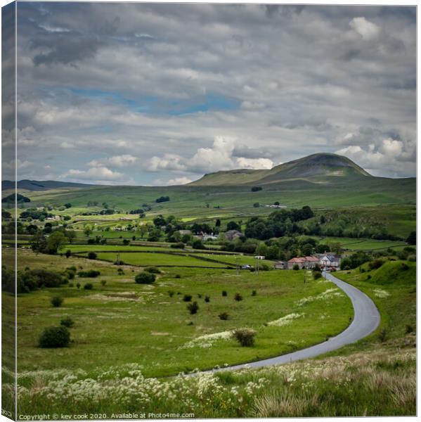 road to pennyghent Canvas Print by kevin cook