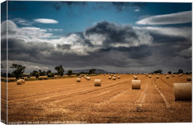 Angry skies Canvas Print by kevin cook