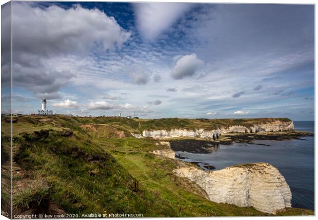 flamborough lighthouse Canvas Print by kevin cook