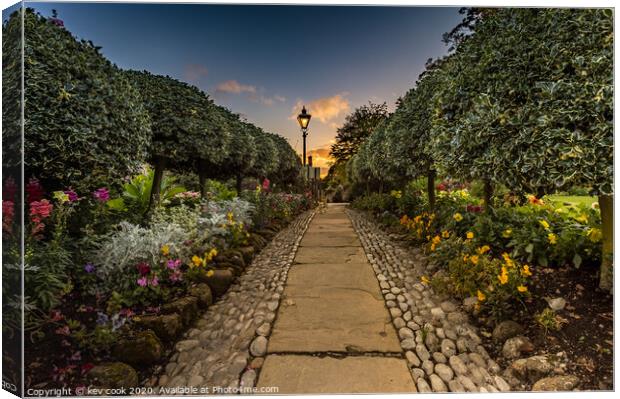Gardeners sunset Canvas Print by kevin cook