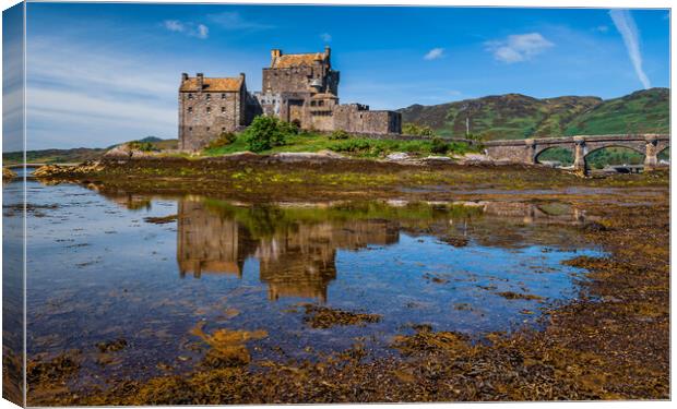 Eilean Donan Castle Canvas Print by John Frid