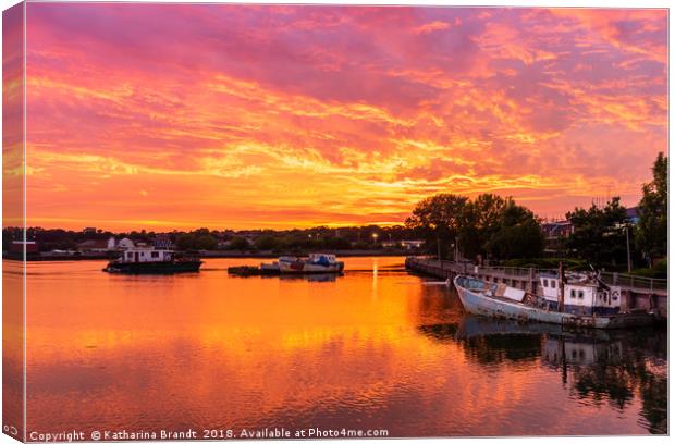 Sunset over the Itchen River in Southampton, UK Canvas Print by KB Photo