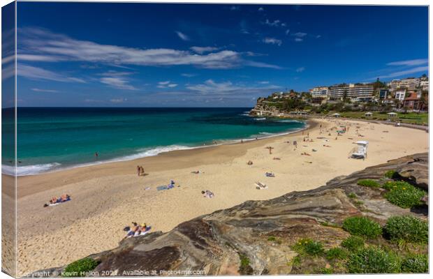 Bronte beach on a sunny day. Canvas Print by Kevin Hellon