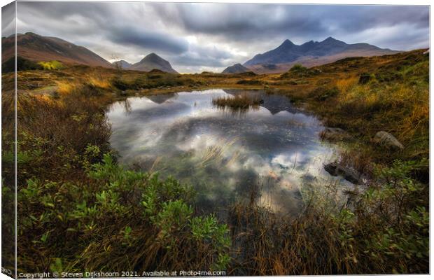 Isle of Skye in Scotland  Canvas Print by Steven Dijkshoorn