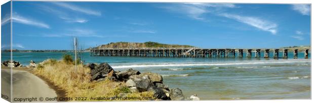 Coffs Harbour waterfront beach and jetty. Canvas Print by Geoff Childs