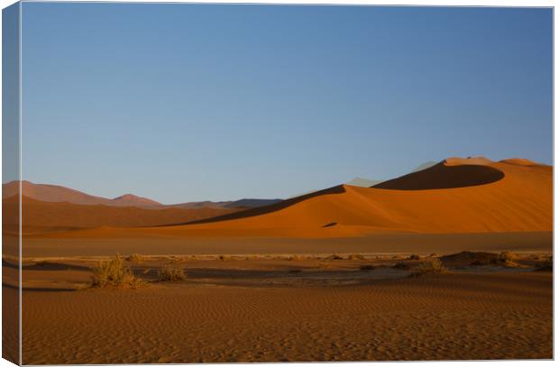 Sand dunes at Sossusvlei, Namibia Canvas Print by Hazel Wright