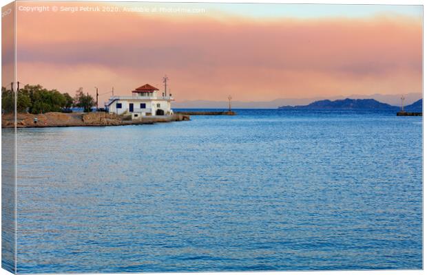 Access to the sea from the Corinth Canal and horizon in the morning haze of the sea, image with copy space. Canvas Print by Sergii Petruk