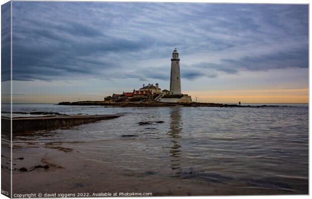 St Marys lighthouse whitley bay  Canvas Print by david siggens